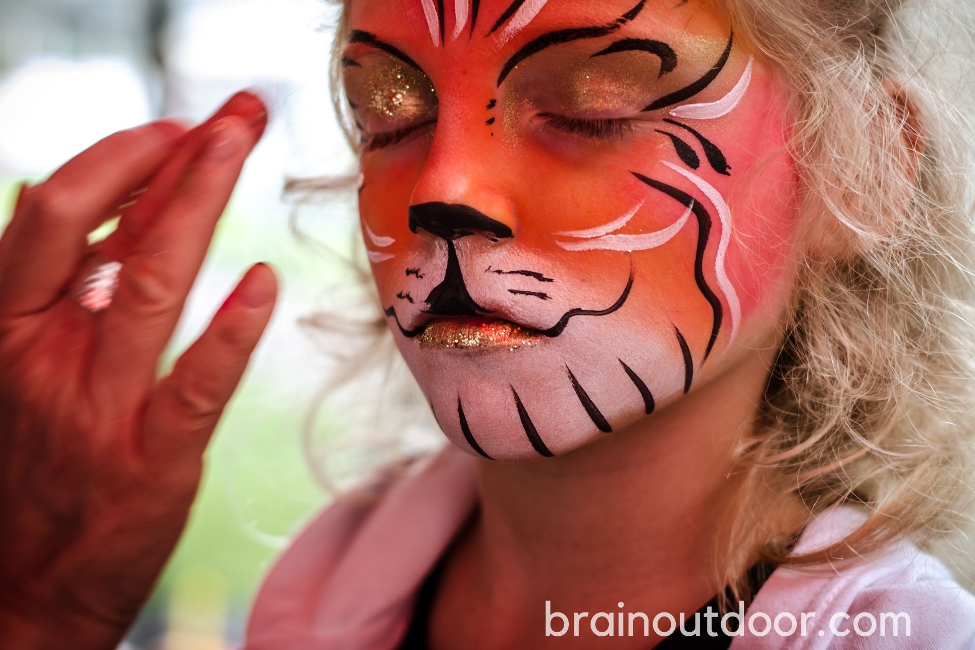 How To Apply Camo Face Paint For Hunting Is- Easy Ways - Brainoutdoor